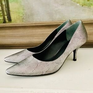 Dressbarn Pointy Toe Textured Silver Heels Women’s 9 M Shoes Party Formal Event